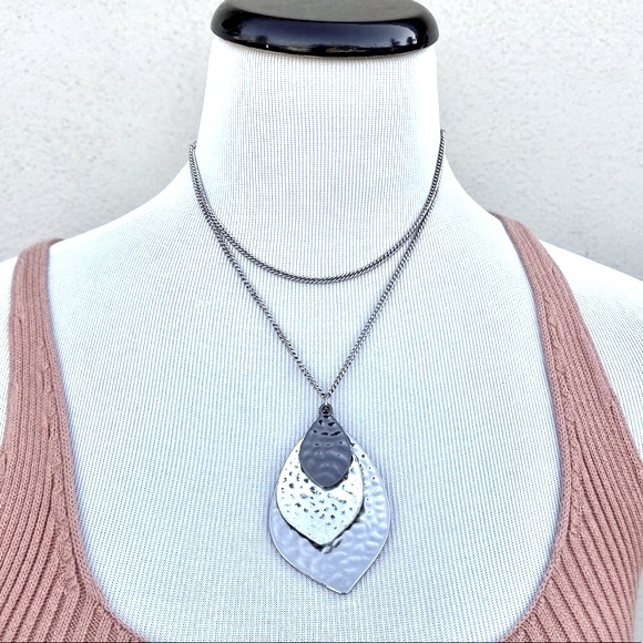 GUESS silver hammered pendant necklace leaf layered long lariat wrap around NEW - Picture 2 of 7